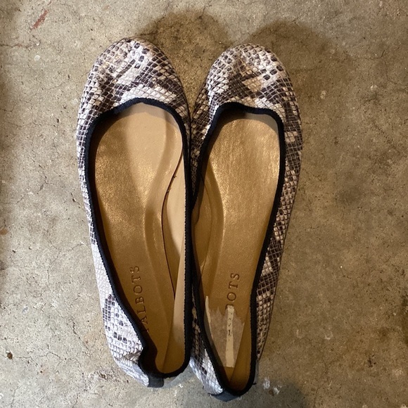 Talbots black lace or snake skin flats & removable flower clips 6.5 - 2 pairs - Picture 6 of 9